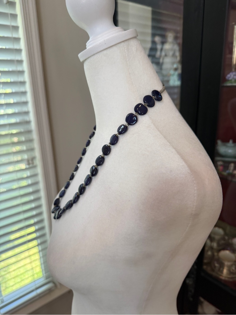 Blue stone bead necklace with barrel clasp looks like lapis lazuli - Picture 2 of 10